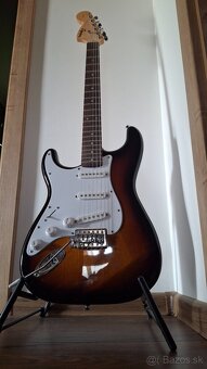 Fender Stratocaster Squier - 2