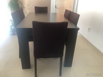 Jedálenský stôl a 6 stoličiek v rovnakom dizajne - 100 € - 2