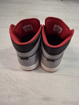 Air jordan 1 mid - 2