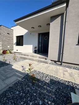 Luxusný rodinný dom, 4 izby, bazén, klimatizácia, 2-garáž - 2