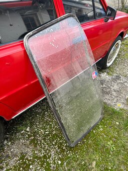 Zadné sklo škoda 120l 105l - 2