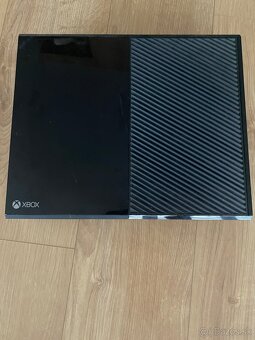 Xbox one +hry+ 2 ovládače - 2