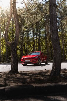 Auto na svadbu FORD MUSTANG MACH E - 2