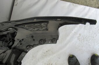 Kia Carens III 3 2006- predný nárazník - 2