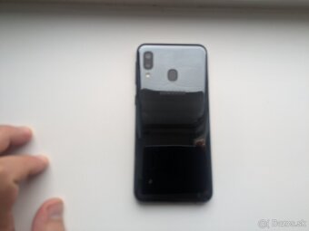 Samsung A20e v TOP stave - 2