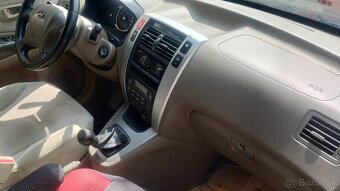 Hyundai Tucson 2.0 104kw benzín 4x4 - 2