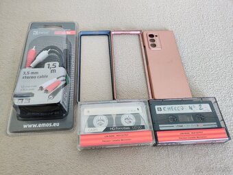 Preedám drobnosti zo skrine. - 2