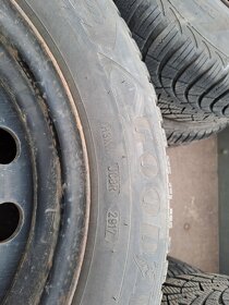 Predám zimné pneumatiky na diskoch, so senzormi TOYOTA. - 2