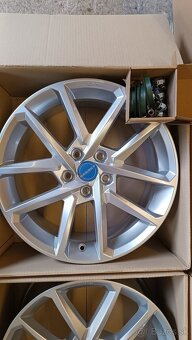 R18 5x114,3 mm BORBET strieborné HYUNDAI - 2