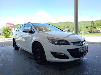 Opel Astra J Sports Tourer - 2
