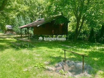 PREDAJ – pozemok s rekreačnou chatou priamo na brehu Dunaja  - 2