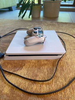 PREDÁM PLAYSTATION 4 vo vynikajúcom stave - 2