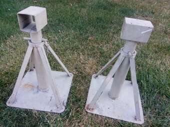 Podpera pod auto. - 2