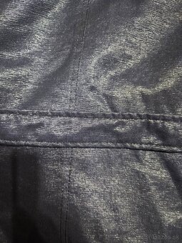 Modrý prechodný pláṣ̌ť - 2