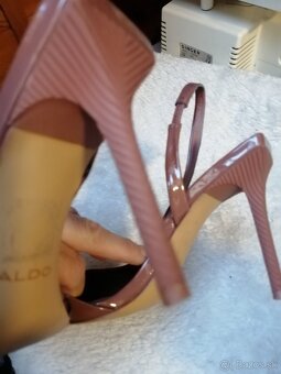 Zaujímavé sandale - 2