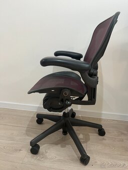 Herman Miller Aeron - 2