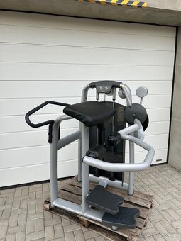 Technogym Selection Glute stroj - 2