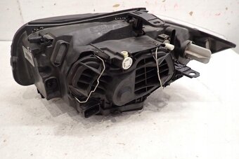 BMW 1 E87 E88 E82 2004- pravé predné svetlo - 2