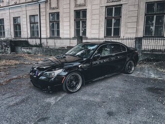 BMW E60 525i - M5 LOOK - 2