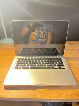 Macbook pro starší - 2