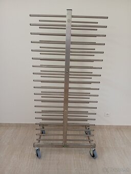 Univerzálny vozík na 40 ks táckov alebo plechov - 2