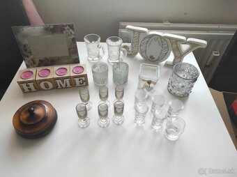 Predám mix doplnkov a poháre plus odkvapavac na riad - 2