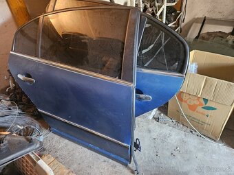 Predam zadné dvere na Škoda Superb 1 - 2