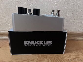 Universal Audio UAFX Knuckles Gitarový predzosilňovač - 2