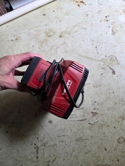 Hilti batéria s nabíjačkou - 2
