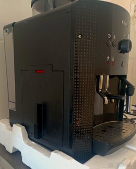Predám kávovar KRUPS EA8108 - 2