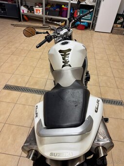 Suzuki GSR 600 - 2