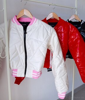 Lahka damska biela presivana bombe bunda na zips NOVA - 2