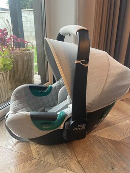 Detská autosedačka (vajíčko) Britax Romer Baby Safe 3 i-size - 2