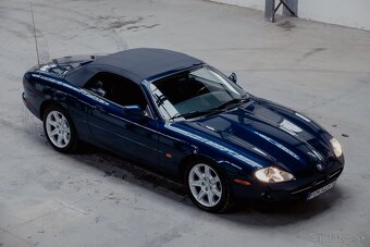 Predám jaguar xk8 convertible - 2