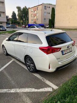 Toyota auris hybrid - 2