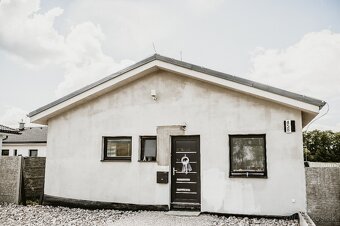 Rodinný dom s veľkorysou záhradou a parkovaním - 2