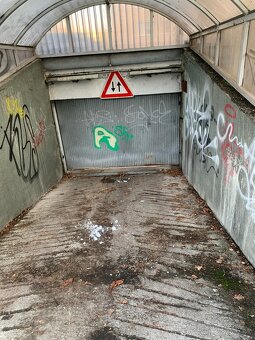 Predám podzemnú garáž s bránou - vykurovanú - 2