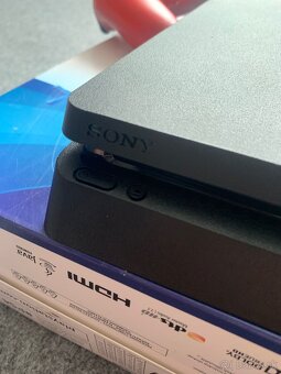 Playstation 4 slim - 2