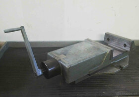 Predám strojový zverák Vihorlat 250 PN 243136 - 2