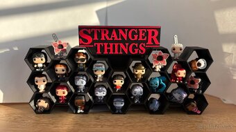 Stranger things stojan na postavičky kinder joy - 2