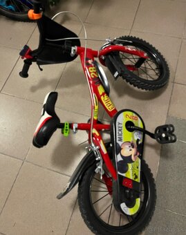 Detský bicykel Mickey Mouse a detská prilba ABUS 2.0 - 2