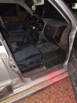 Mitsubishi Pajero wagon - 2