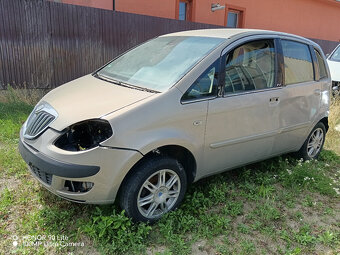LANCIA YPSILON - 2