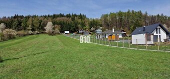 Slnečný pozemok s rozlohou 2035m2 s krásnym výhľadom. - 2