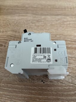 Istič 3-pólový 400V 50/60Hz 10kA - 2