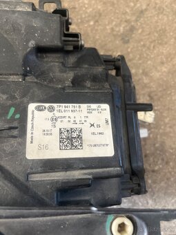 Svetlo Touareg 7P1 941 751 B - 2