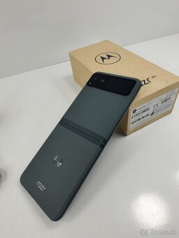 Predám nový telefón Motorola Razr 40 8+8GB/256GB - 2