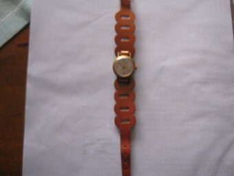 pozlatene hodinky SLAVA - 2