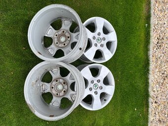 Elektróny škoda R15 - 2