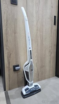 Predám tyčový vysávač Electrolux Ergorapido - 2